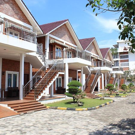 Thong'S Inn Hotel Kualanamu Medan Exterior photo