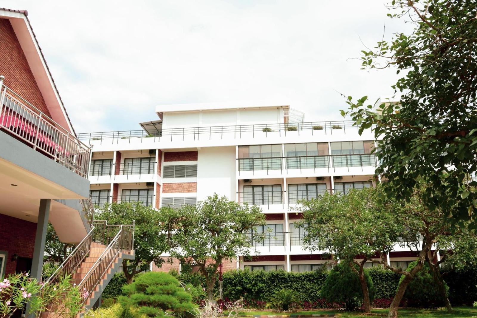 Thong'S Inn Hotel Kualanamu Medan Exterior photo