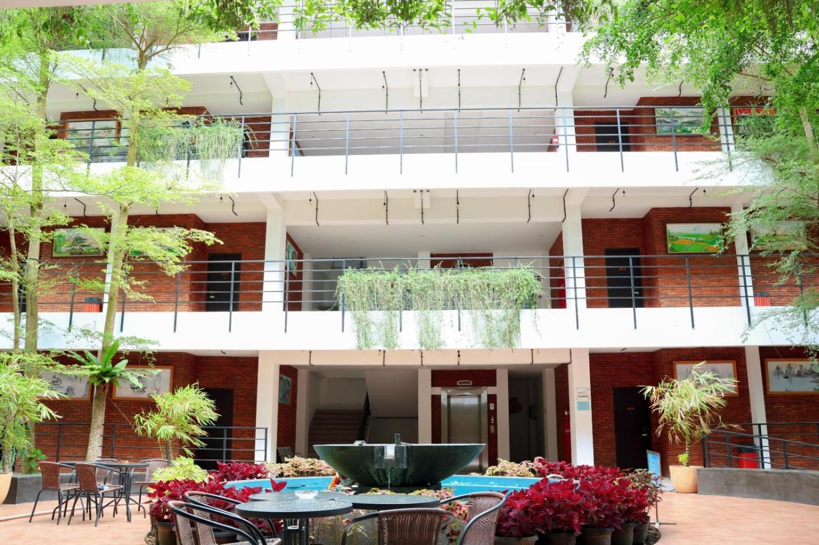 Thong'S Inn Hotel Kualanamu Medan Exterior photo