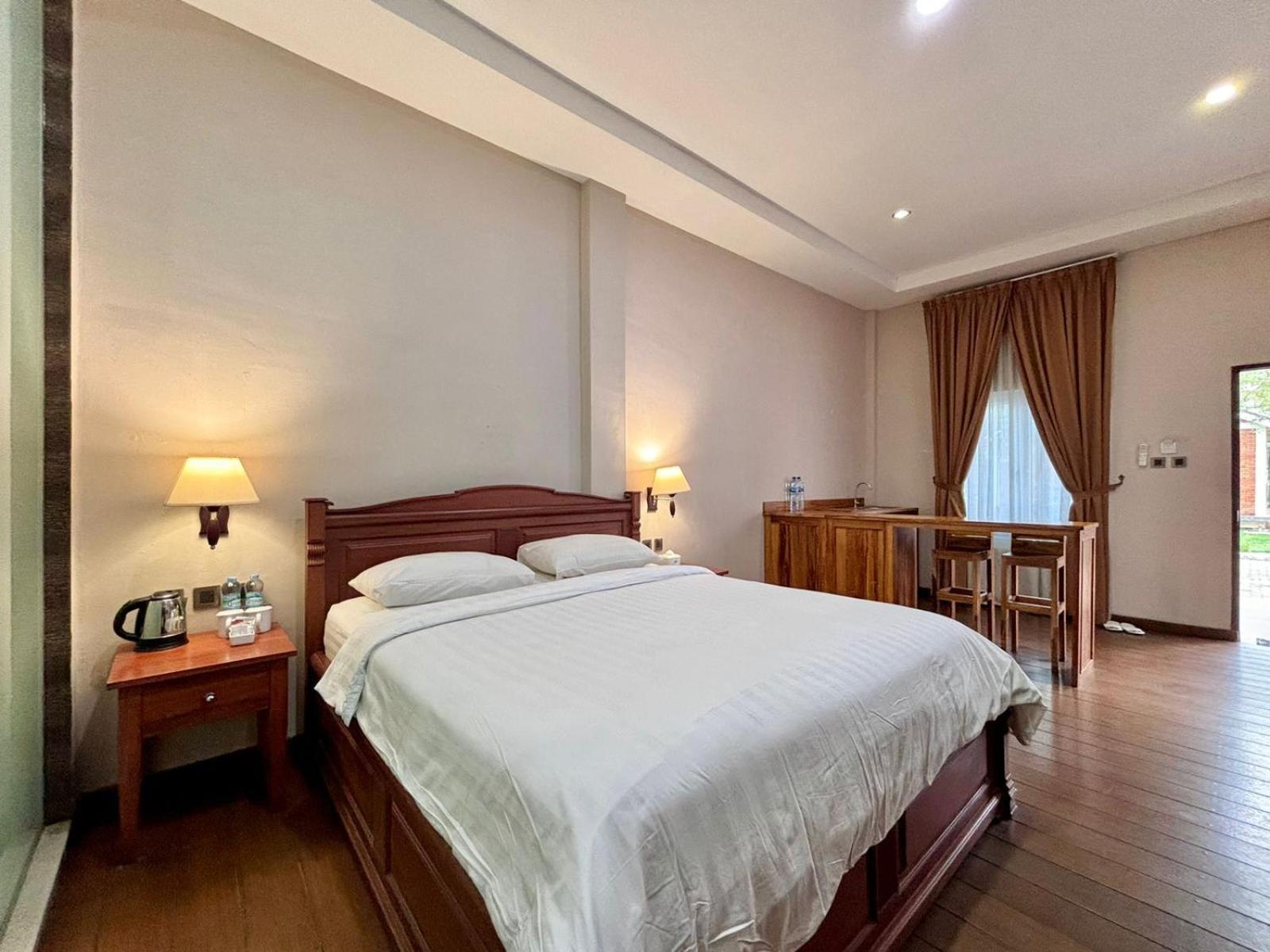 Thong'S Inn Hotel Kualanamu Medan Exterior photo