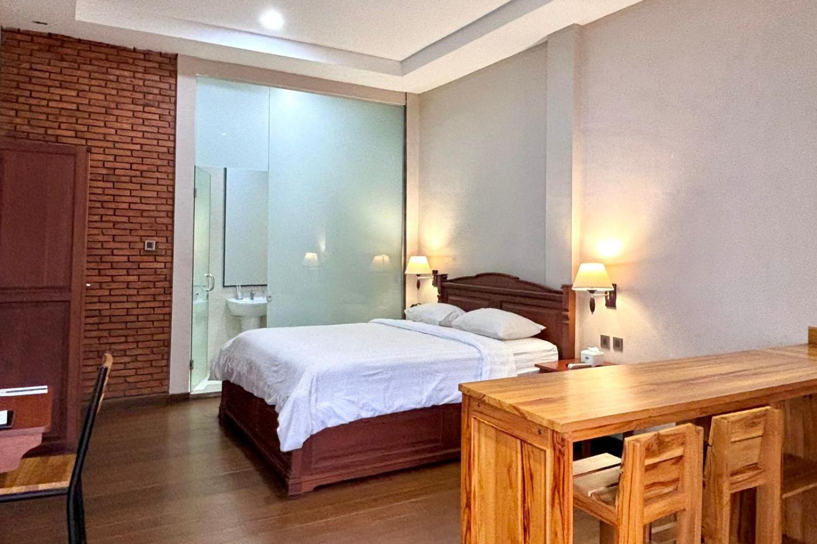 Thong'S Inn Hotel Kualanamu Medan Exterior photo