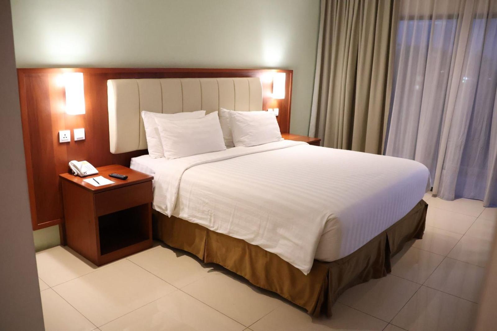 Thong'S Inn Hotel Kualanamu Medan Exterior photo