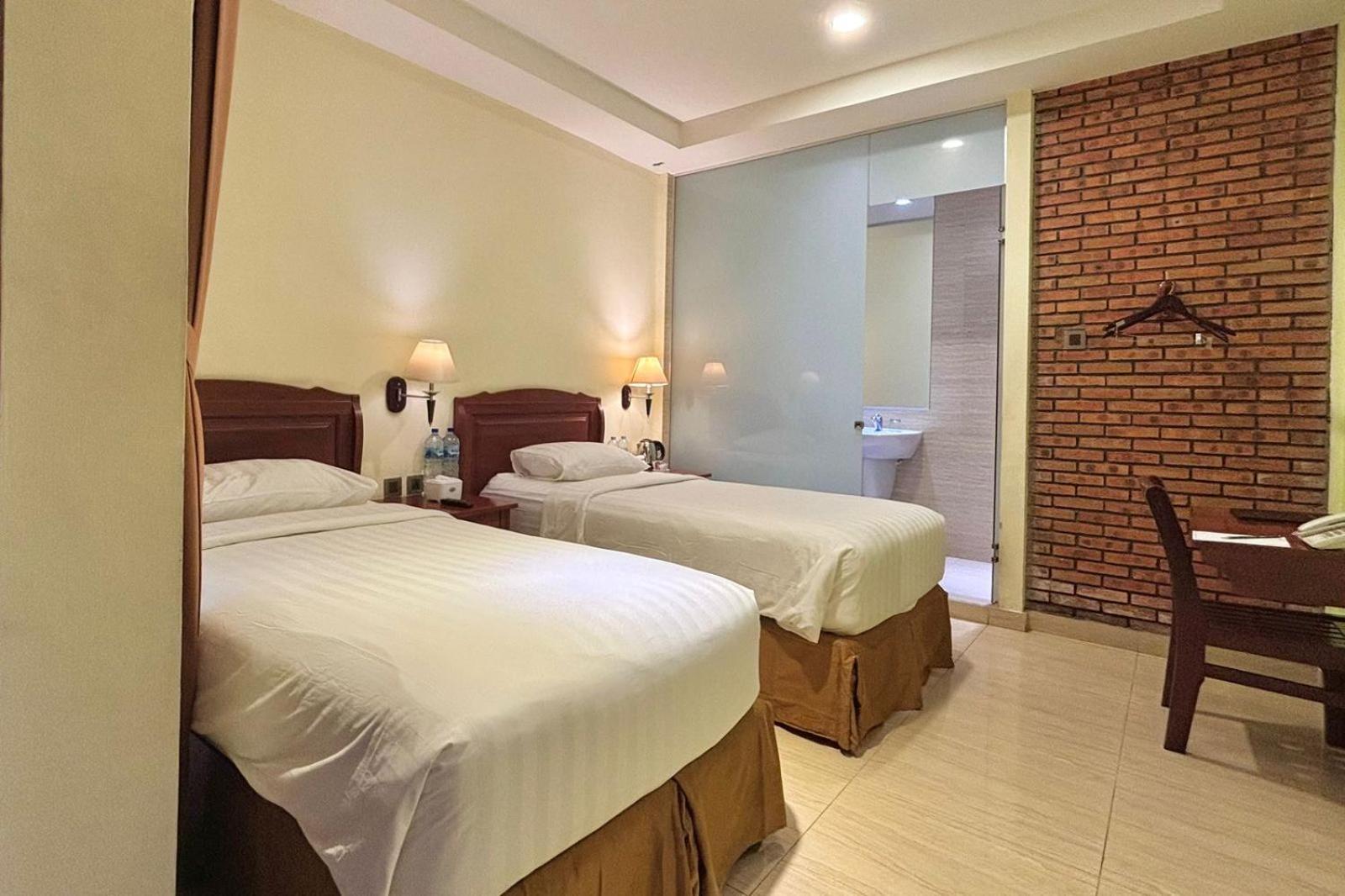 Thong'S Inn Hotel Kualanamu Medan Exterior photo