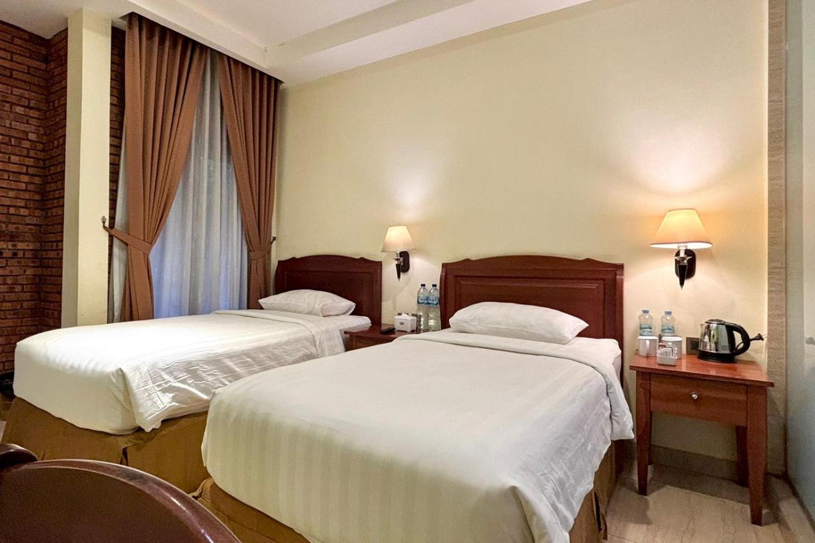 Thong'S Inn Hotel Kualanamu Medan Exterior photo