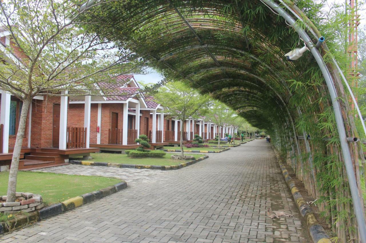 Thong'S Inn Hotel Kualanamu Medan Exterior photo
