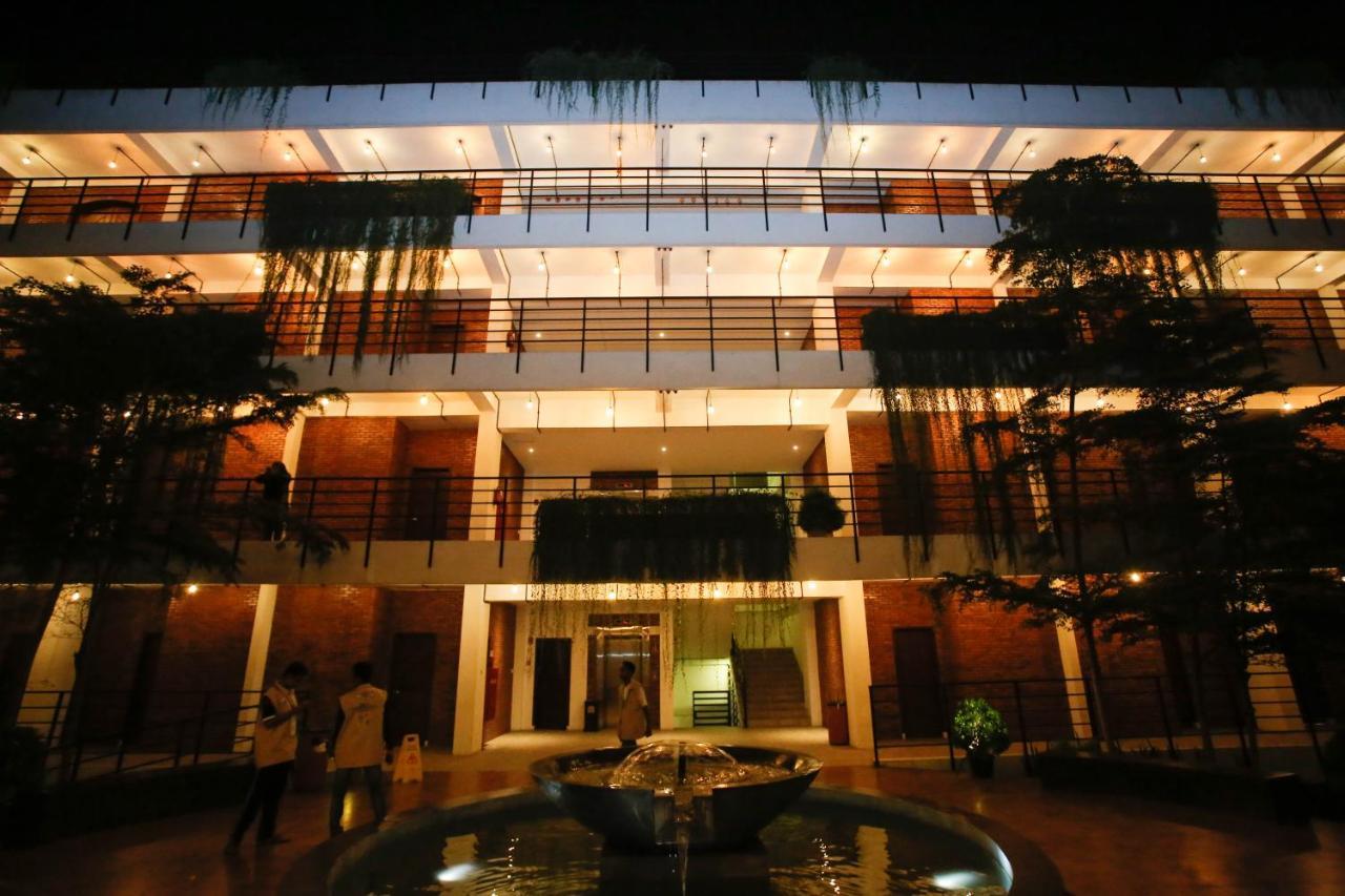 Thong'S Inn Hotel Kualanamu Medan Exterior photo